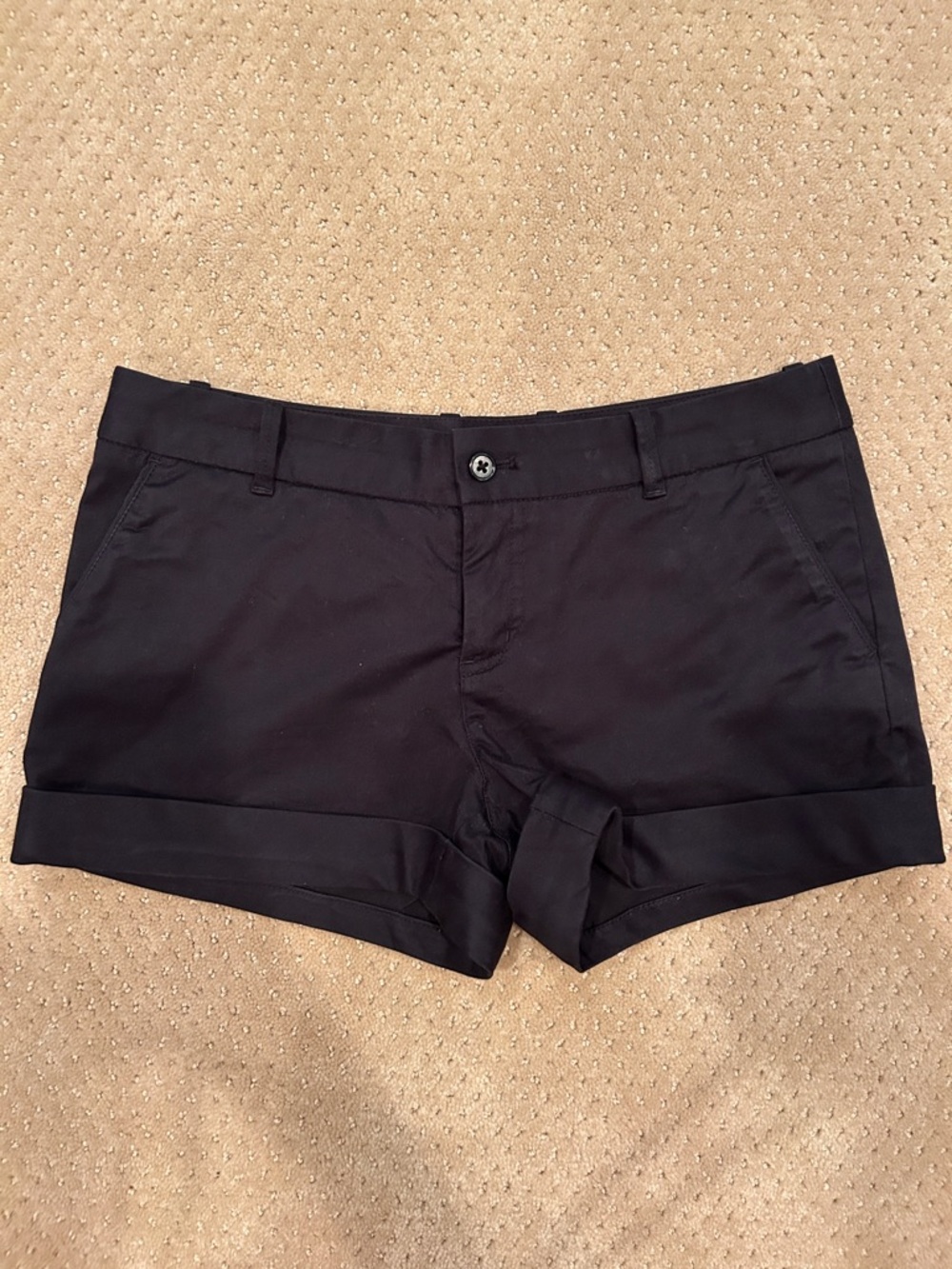Aritzia Talula Black Cuffed Shorts Size 4